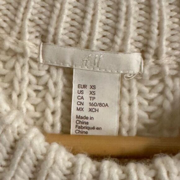 H&M Mock Neck Cream Knit Sweater Size X-Small - Picture 3 of 5